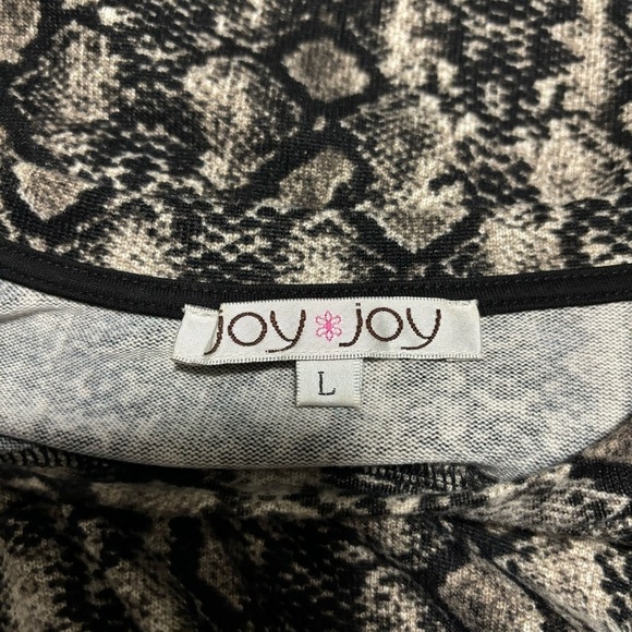 JOY JOY LIGHTWEIGHT SWEATER TOP IN EXCELLENT CONDITION BLACK AND GRAY SIZE LARGE - Picture 2 of 4